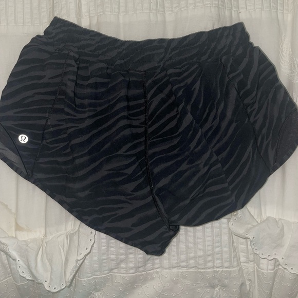 Lululemon Hotty hot shorts - Picture 2 of 2